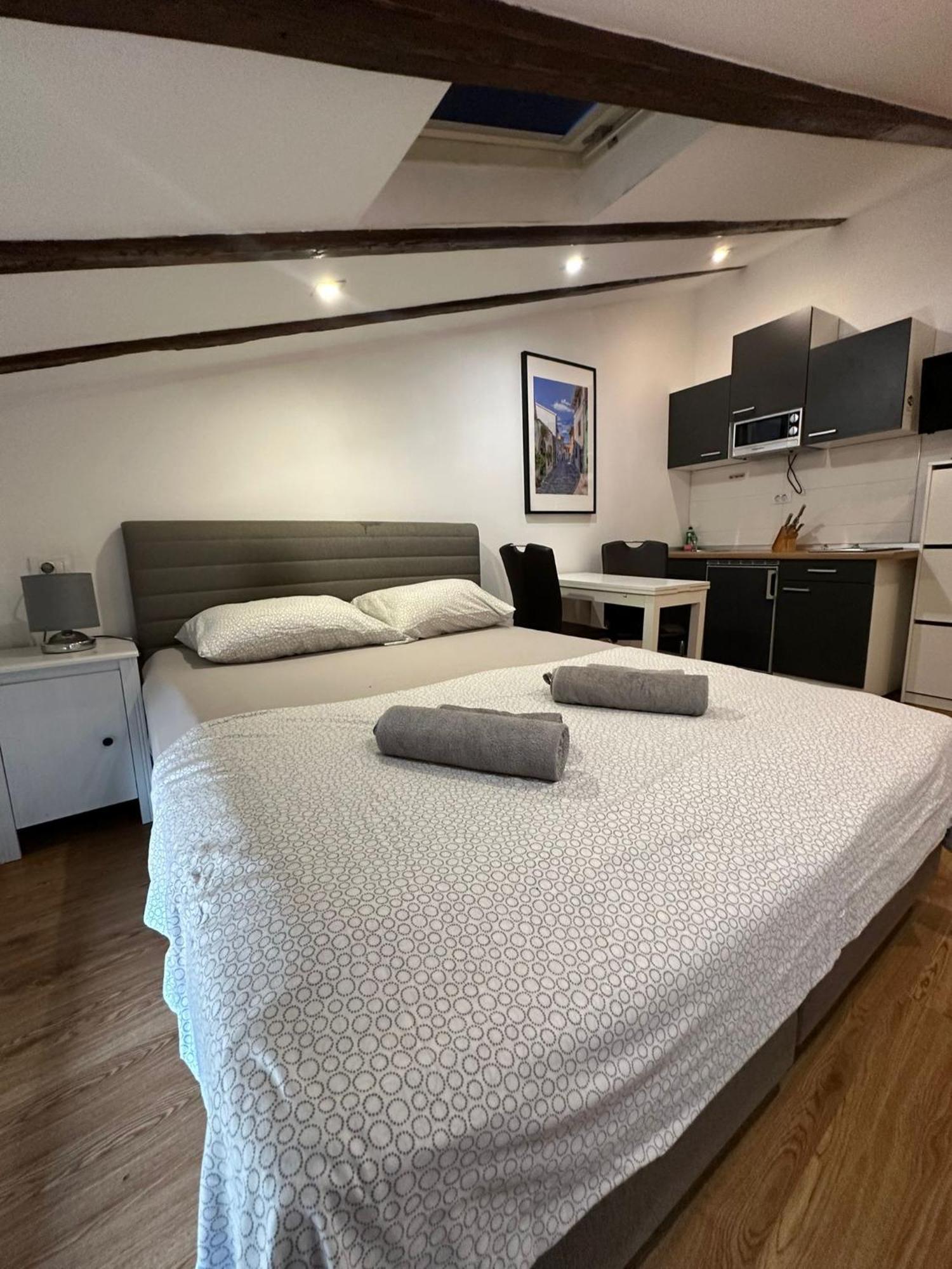 Apartment In The Heart Of 普拉 外观 照片