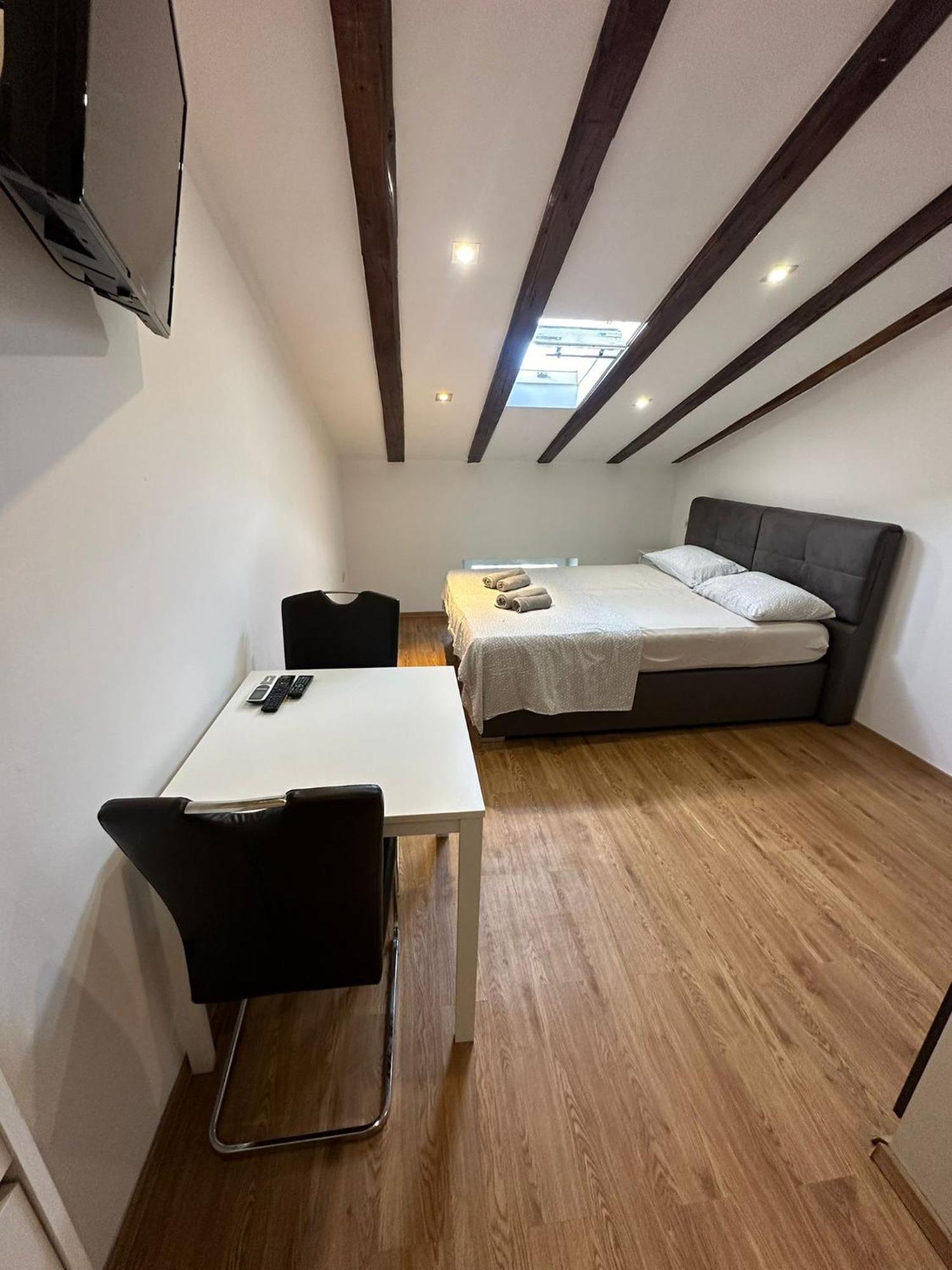 Apartment In The Heart Of 普拉 外观 照片